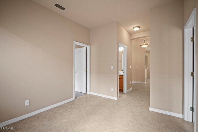 Building Photo - 12168 Country Day Cir