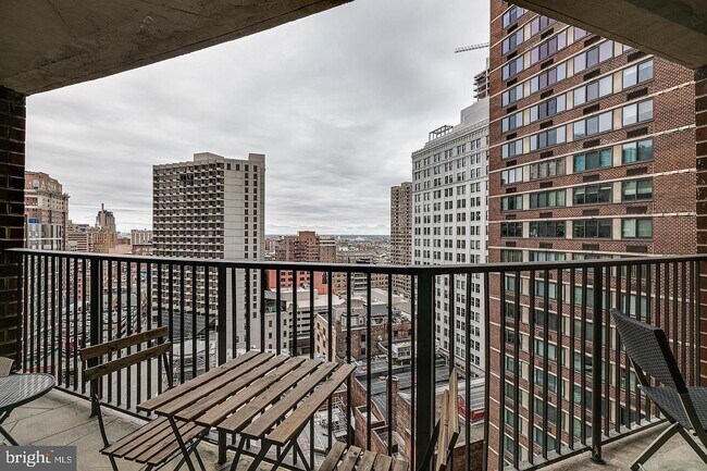 Building Photo - 1420 Locust St
