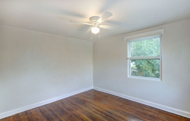 Building Photo - Carriage House apartment, near downtown, w...