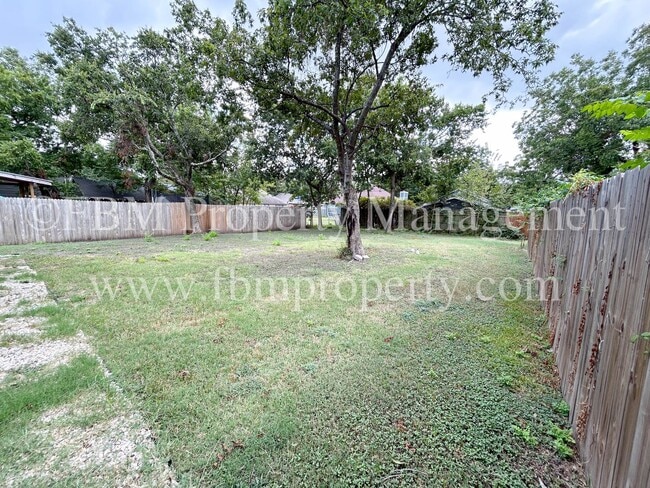 Building Photo - 1407 N Preston St