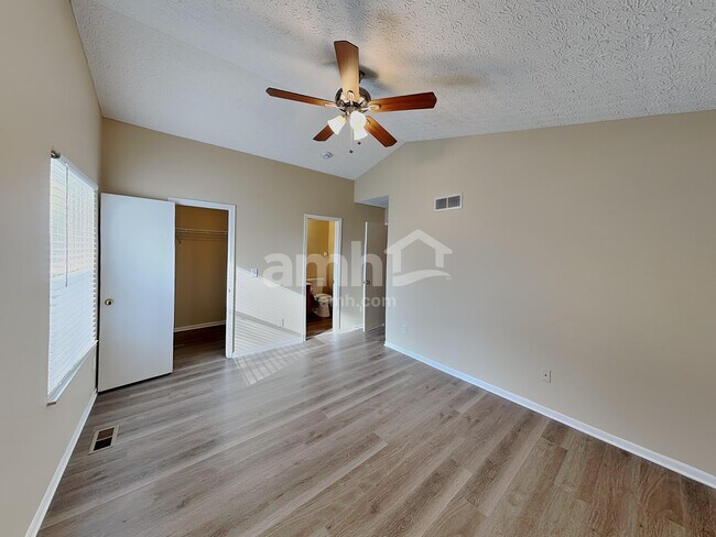 Building Photo - 6693 Jennyann Way