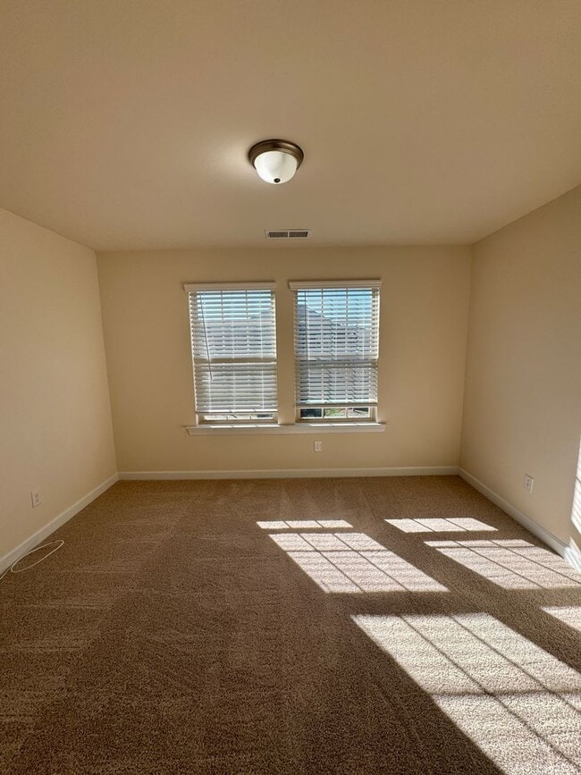 Building Photo - Beautiful Well Maintained Townhouse in Berewick