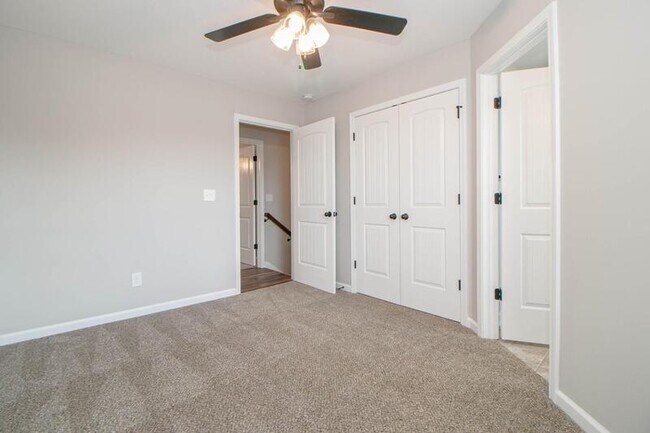 Building Photo - 1115-E4 Hillwood Dr