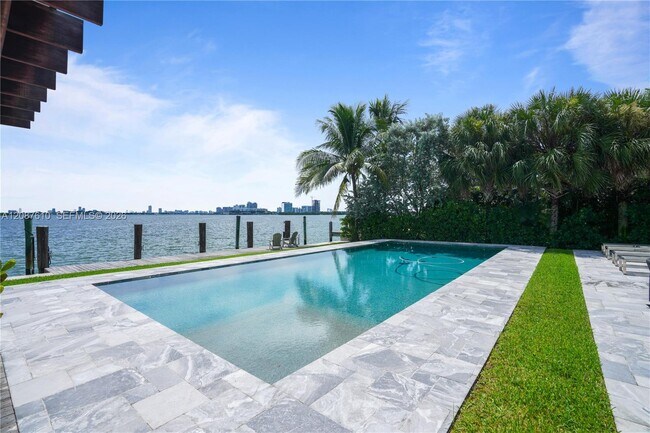 Building Photo - 9301 N Bayshore Dr