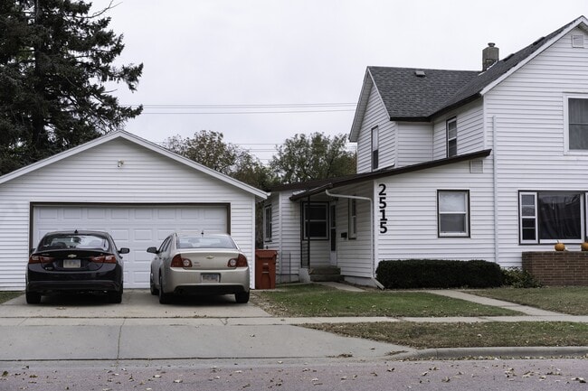 Building Photo - 2517 S Duluth Ave