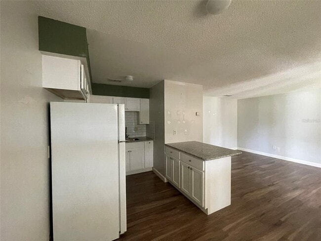 Building Photo - 1137 Jamajo Blvd