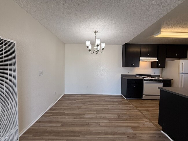 Building Photo - Quail Meadows Upstairs Condo with Easy Access to 101 Frwy/VSFB