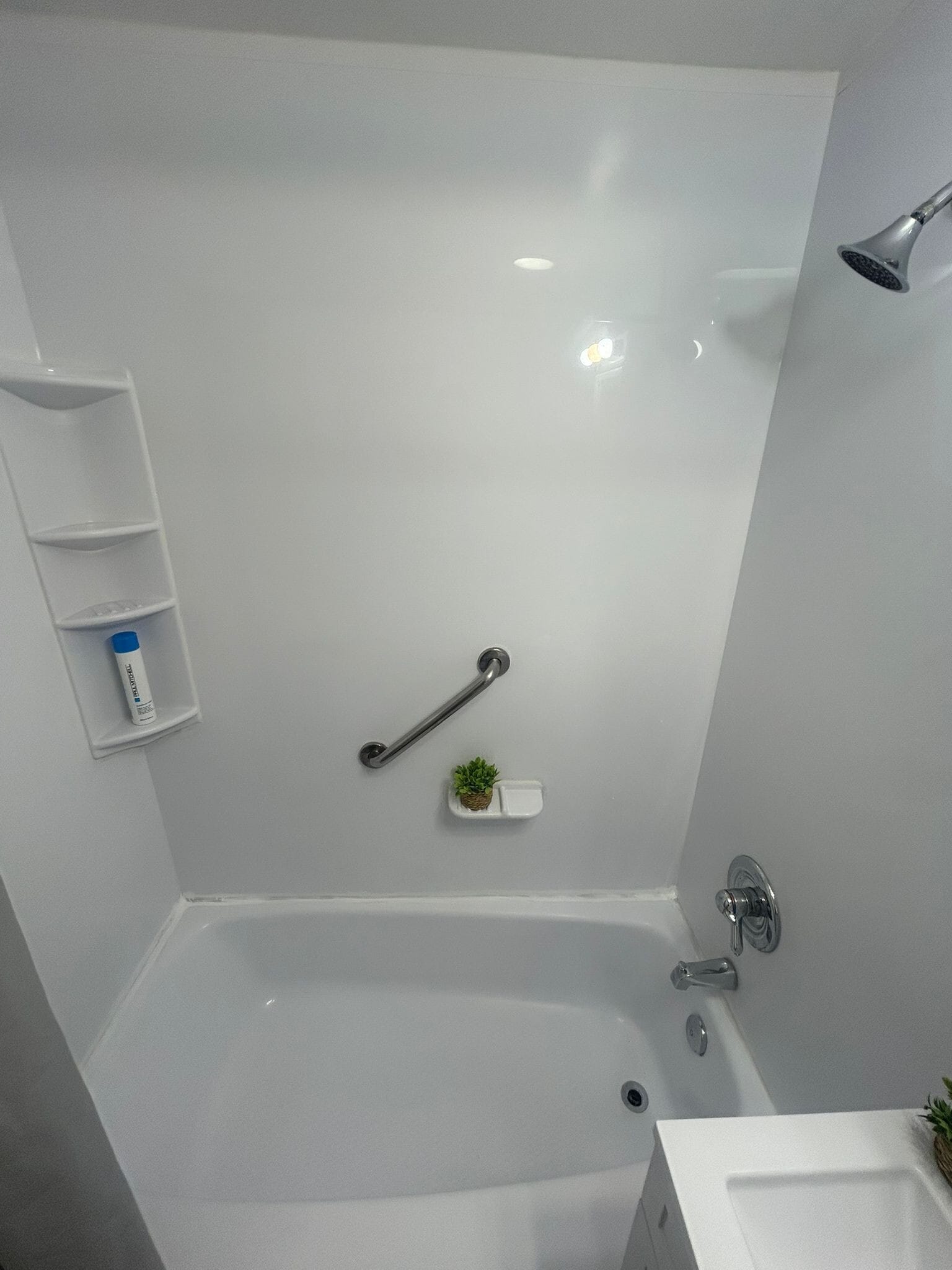 Bathtub - 4600 Duke St