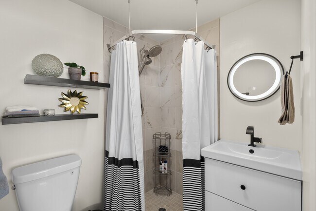 Building Photo - 700 E Ocean Blvd