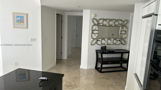 Building Photo - 1830 S Ocean Dr