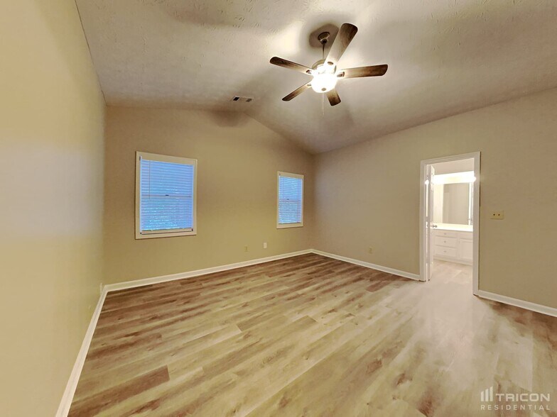 Building Photo - 3734 Windy Hill Dr SE