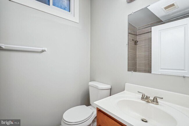 Building Photo - 1222 Meigs Pl NE