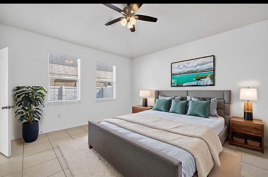 Building Photo - 3263 Olivera Way