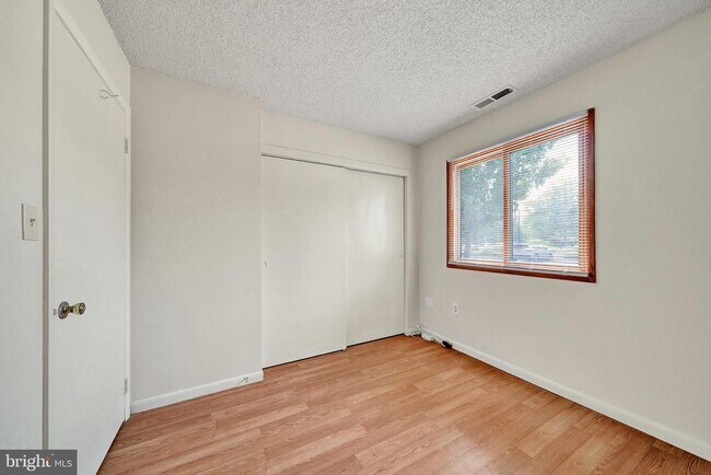 Building Photo - 601 Ravens Crest Dr