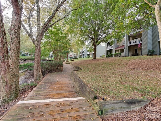 Building Photo - 19827 Henderson Rd