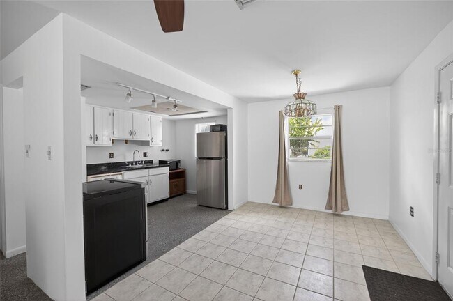 Building Photo - 1567 SE 27th St