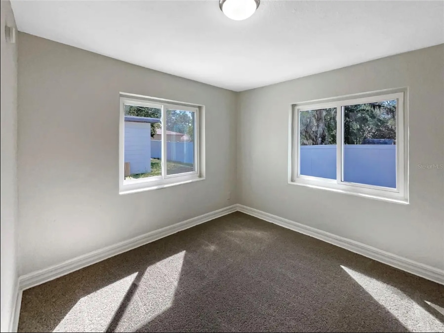 Building Photo - 370 E Waldo St