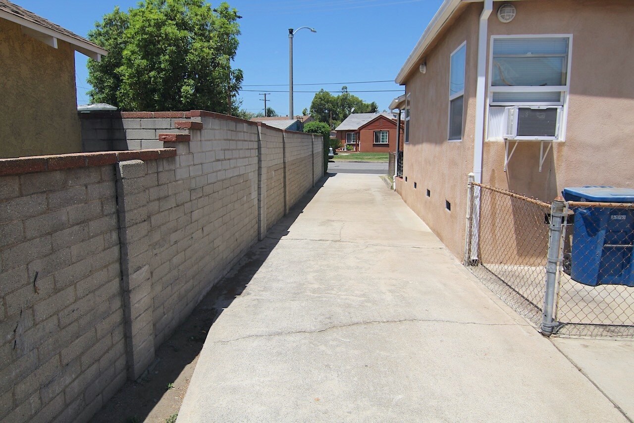 Building Photo - 2014 N Parish Pl