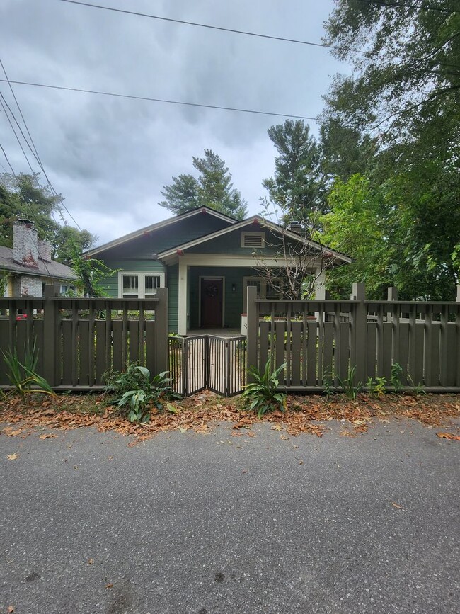 Building Photo - West Asheville Bungalow