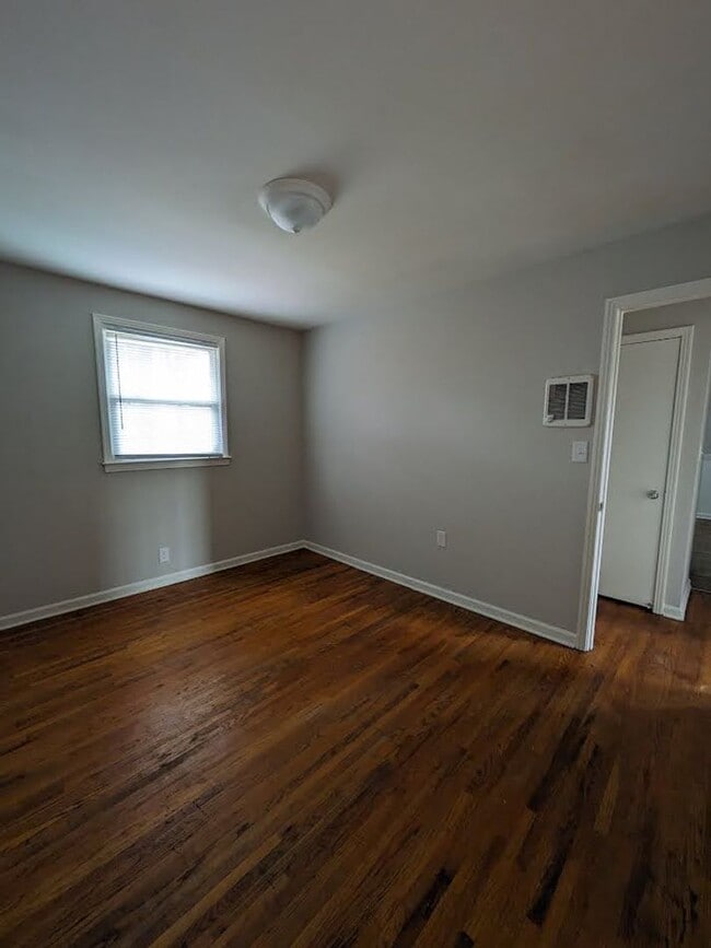 Building Photo - Martha Lane-414