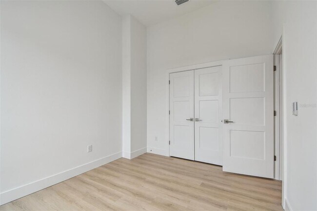 Building Photo - 3826 Pompano Dr SE