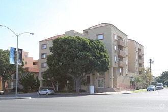 Building Photo - 1400 Venice Blvd.- Modern Living in the Heart of Venice – Renovated 2 Bedroom Units