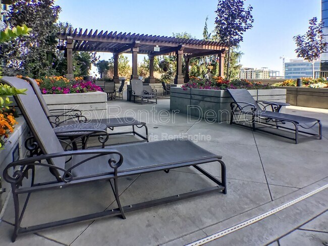 Building Photo - 1700 Bassett St