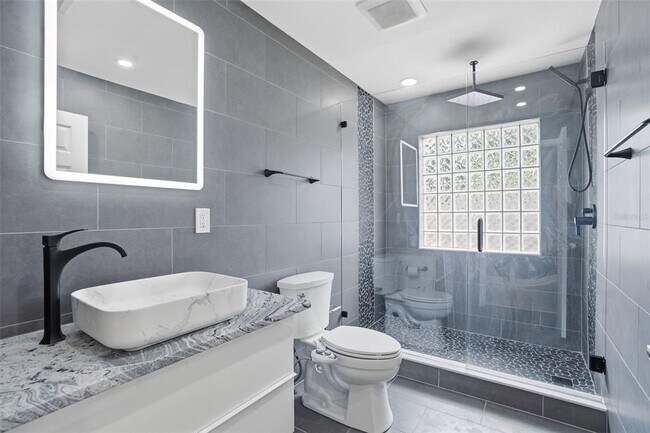 Building Photo - 2121 Park St N