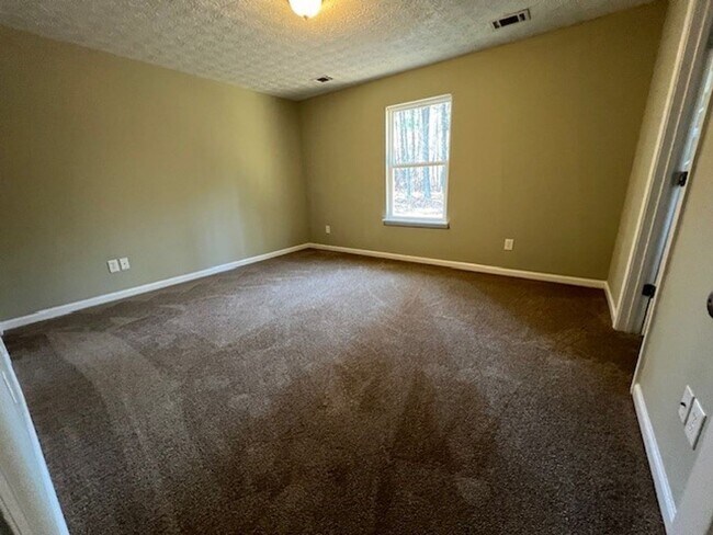 Building Photo - 1243 Northview Ext