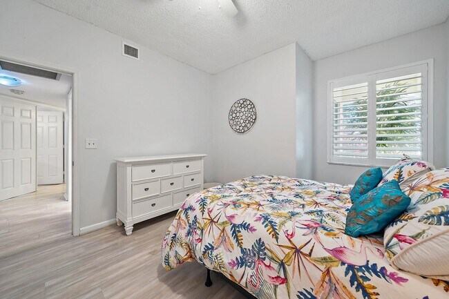 Building Photo - 401 Sea Oats Dr