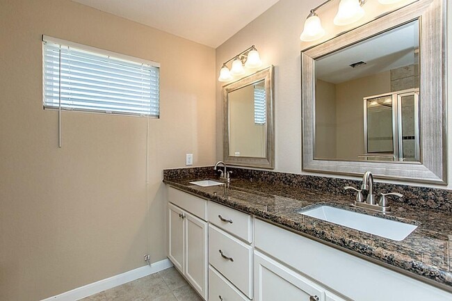 Building Photo - 604 W Willis St