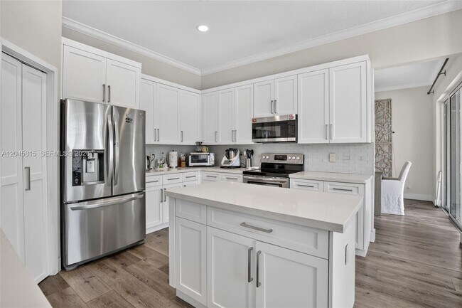 Building Photo - 981 Waterside Cir