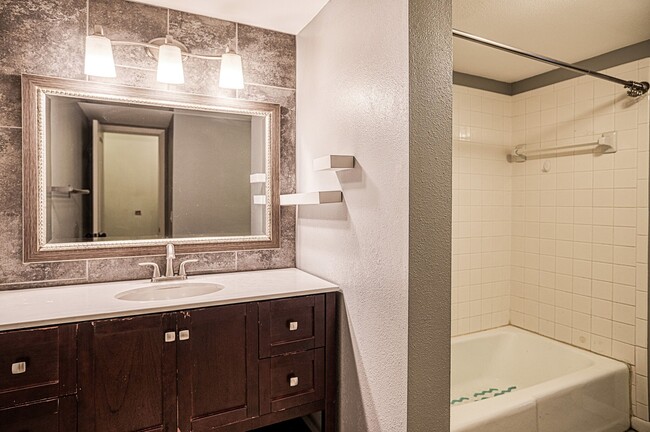 Building Photo - 75 Perralena Way