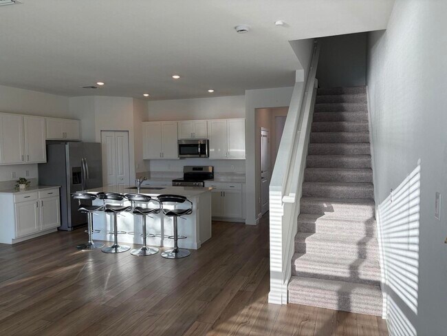 Building Photo - 4181 Lagoon Shore Dr