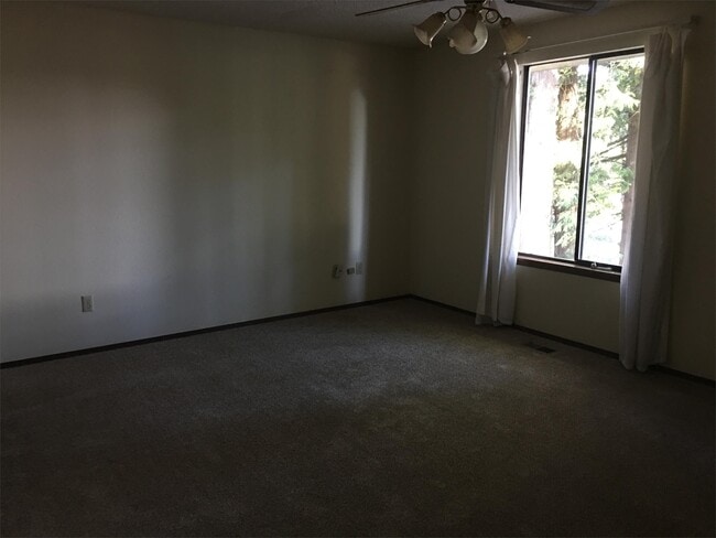 Building Photo - 4426 Holly Ln NW