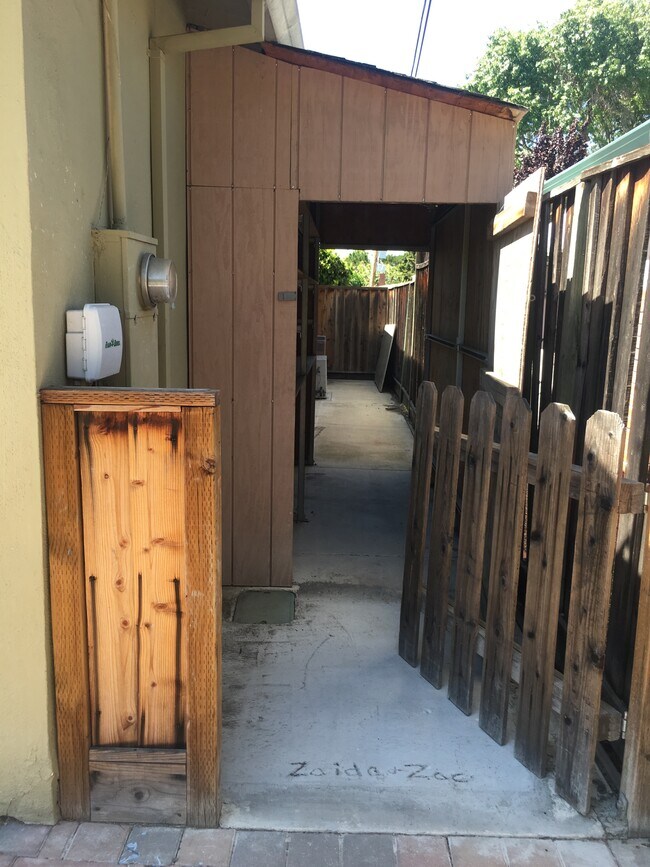 Building Photo - 2376 Forbes Ave