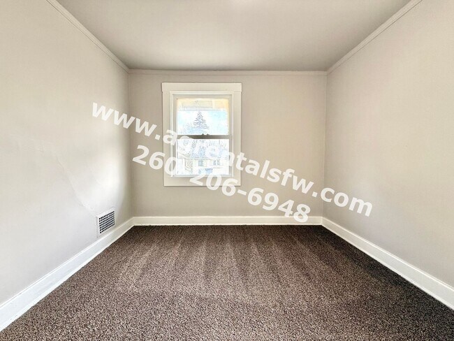 Building Photo - 3 Bedroom House