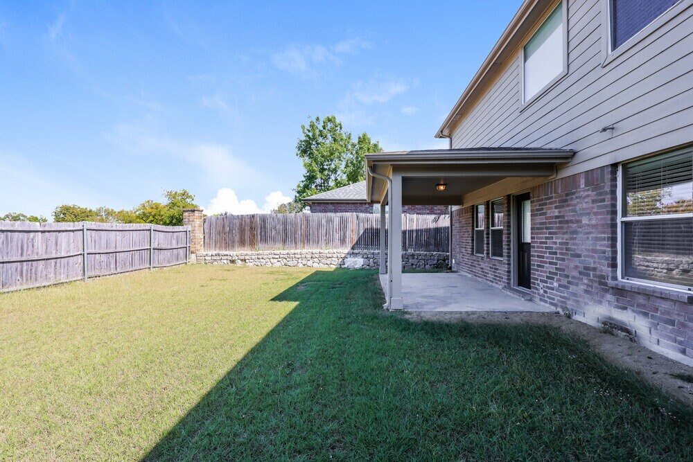 Building Photo - 2405 Becard Dr