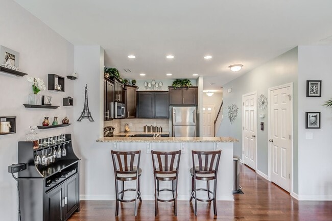 Building Photo - Luxury Townhome for rent!