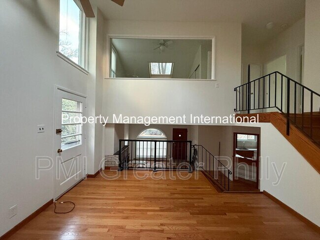 Building Photo - 864 Beechwood Rd