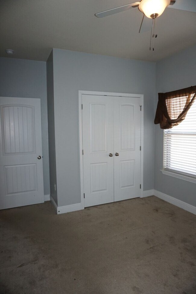 Building Photo - Crestivew: 4 Bedroom in Liberty Oaks