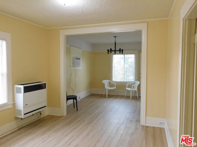 Building Photo - 616 W 58th St