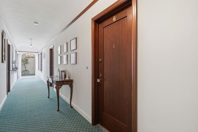 Building Photo - 1530 Miramar Dr