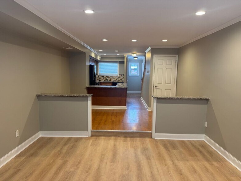 Building Photo - 34 Dora Dr