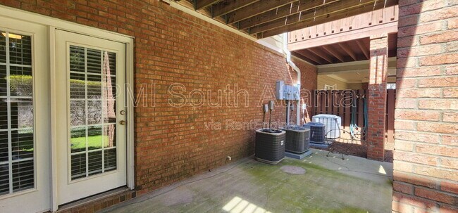 Building Photo - 106 Lexington Village