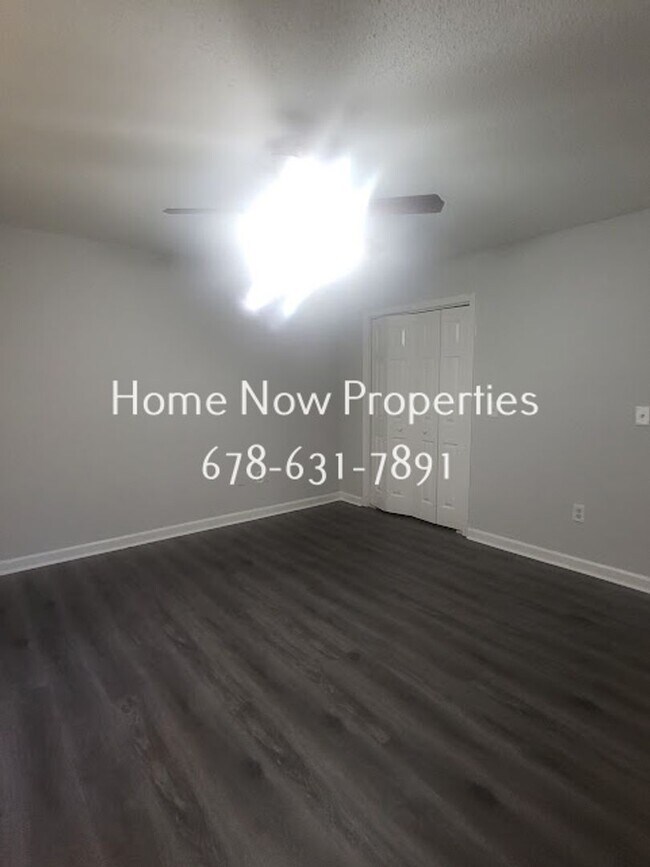 Building Photo - Spacious 4BR Home + Bonus Rooms in Mainstr...