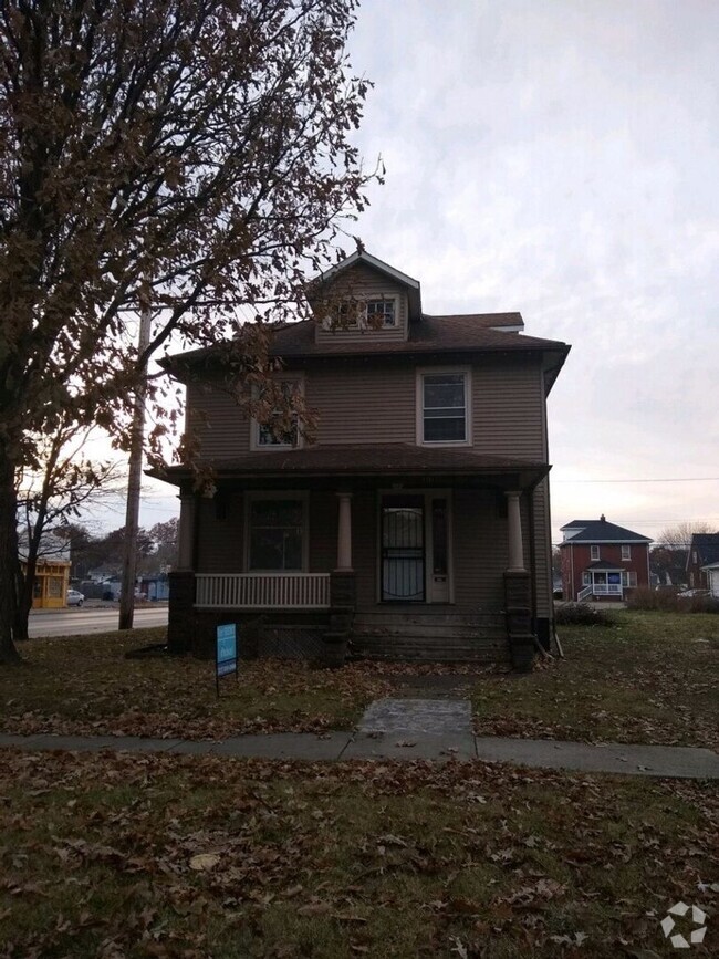 Building Photo - 3 bedroom/1 bathroom $1200.00