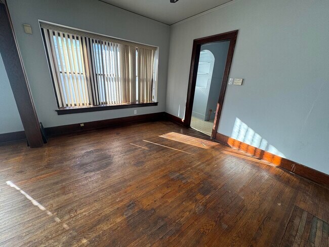 Building Photo - 24 Bremer-