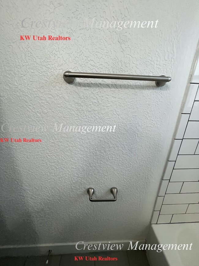 Building Photo - 452 E Lambourne Ave