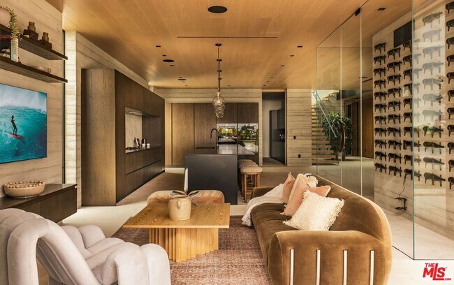 Building Photo - 6889 Dume Dr